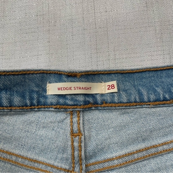 Levi's Wedgie Straight Jean With Bow Raw Hem High Rise Classic Denim Size 28 - Picture 5 of 14